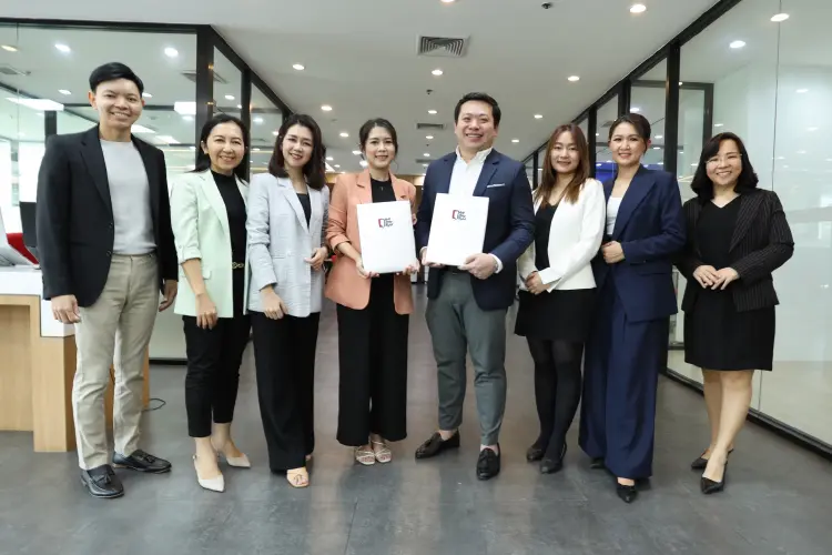 วอล์ลสตรีทอิงลิช ปักหมุดแฟรนไซส์แรกประเทศลาว