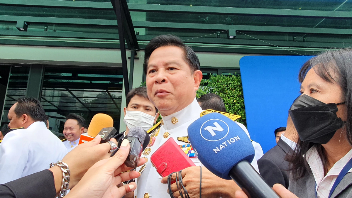 "พีระพันธุ์" บอกอย่าคิดลึก มีชื่อนั่ง "นายกฯ" โชว์ใบลาออก ส.ส.