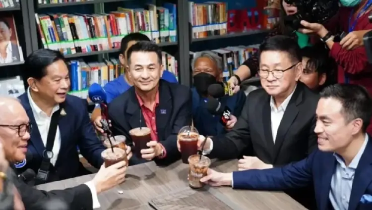 "พท.-รทสช." จับมือปรองดอง เร่งตั้งรัฐบาล  "พีระพันธุ์" ขอบคุณให้เกียรติกัน