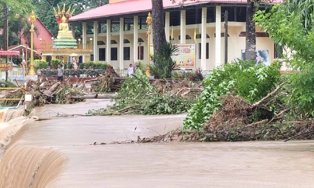 ปภ.ระยอง รายงานน้ำป่าไหลหลากในพื้นที่ อ.เขาชะเมา เร่งสำรวจความเสียหาย