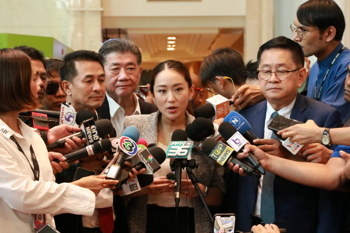 ‘แพทองธาร’ นำทีมเพื่อไทย คุยก้าวไกล ไม่ชัดเทคะแนนให้ - ยันสองพรรคไร้ปัญหาต่อกัน