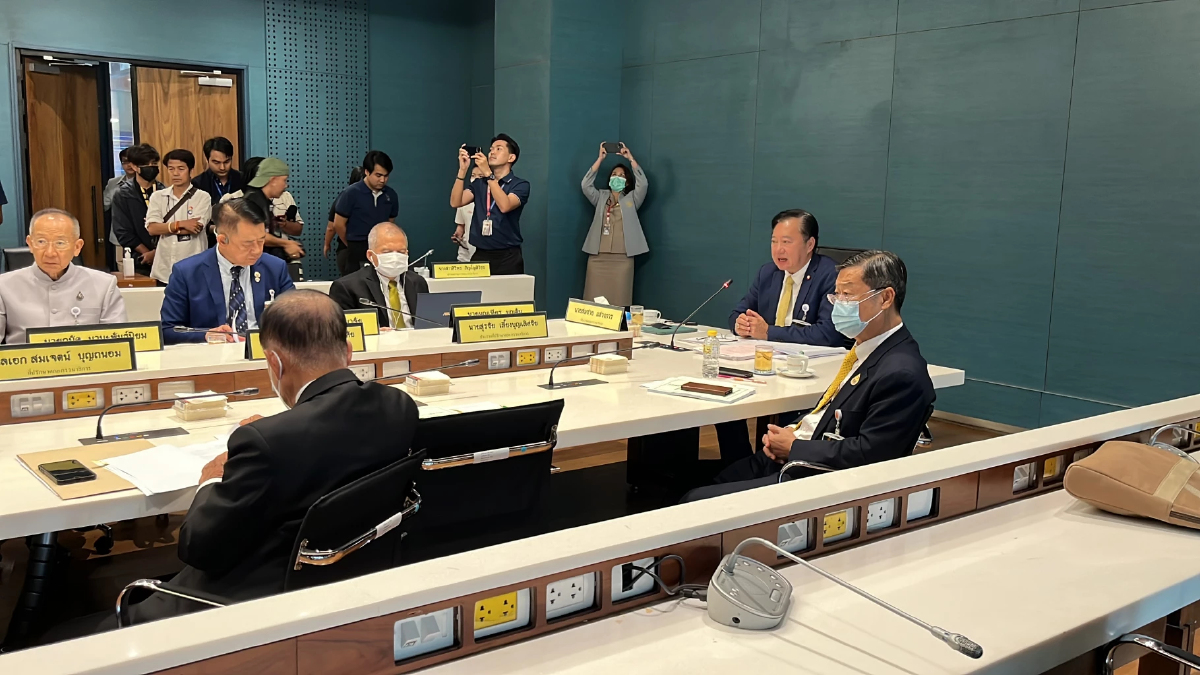 'ตำรวจ-ราชทัณฑ์' ตบเท้าชี้แจง 'กมธ.สว.' สมชายยันไม่ล้วงลูก เรื่อง 'ทักษิณ'