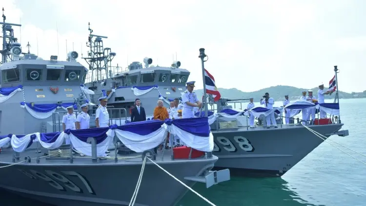 'ผบ.กองเรือยุทธการ' รับมอบเรือตรวจการณ์ใกล้ฝั่ง เรือ ต.997 - ต.998