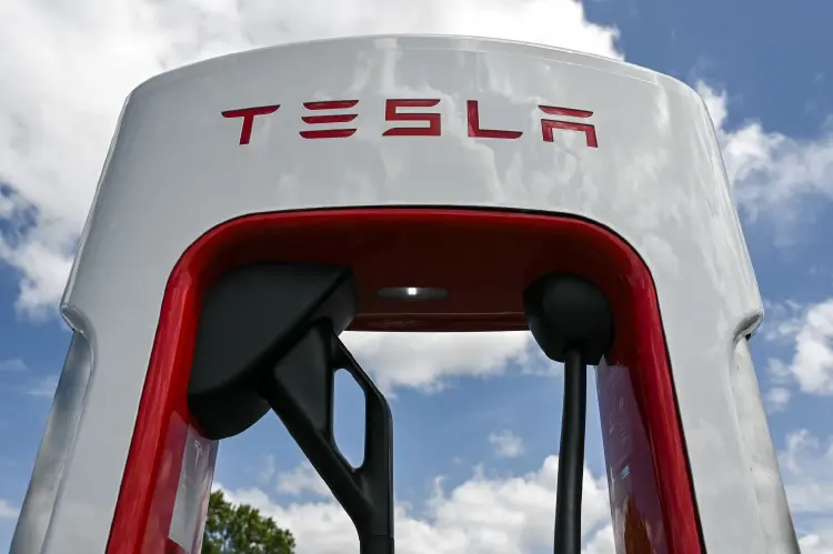 หุ้น TESLA พุ่ง 10% หลัง 'แบงก์ยักษ์’ ฟังธง ซอฟต์แวร์ Dojo จ่อดันมาร์เก็ตแคปเฉียด 2 ล้านล้านดอลล์