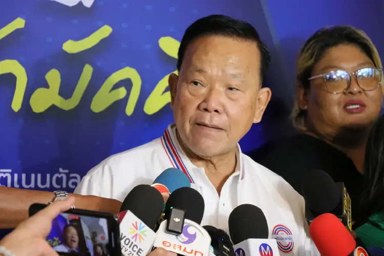 'สันติ' ยัน 'บิ๊กป้อม' หัวหน้าพรรคพปชร. ตลอดกาล เผยสะดุดขาตัวเองบาดเจ็บ