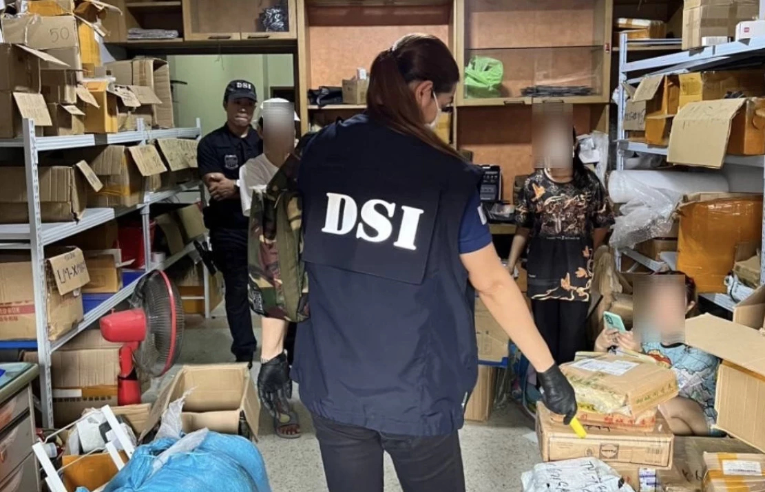 DSI ทลายโกดังสินค้าอาหารเสริมคน-สัตว์เลี้ยงปลอม มูลค่ากว่า 10 ล้านบาท