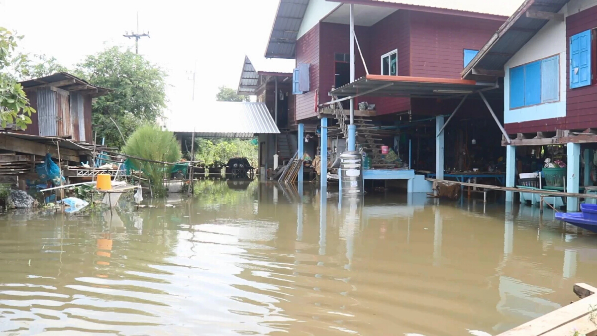 พิจิตรน้ำท่วมขัง 8 อำเภอ แม่น้ำยมยังสูงล้นตลิ่งท่วมบ้านเรือน