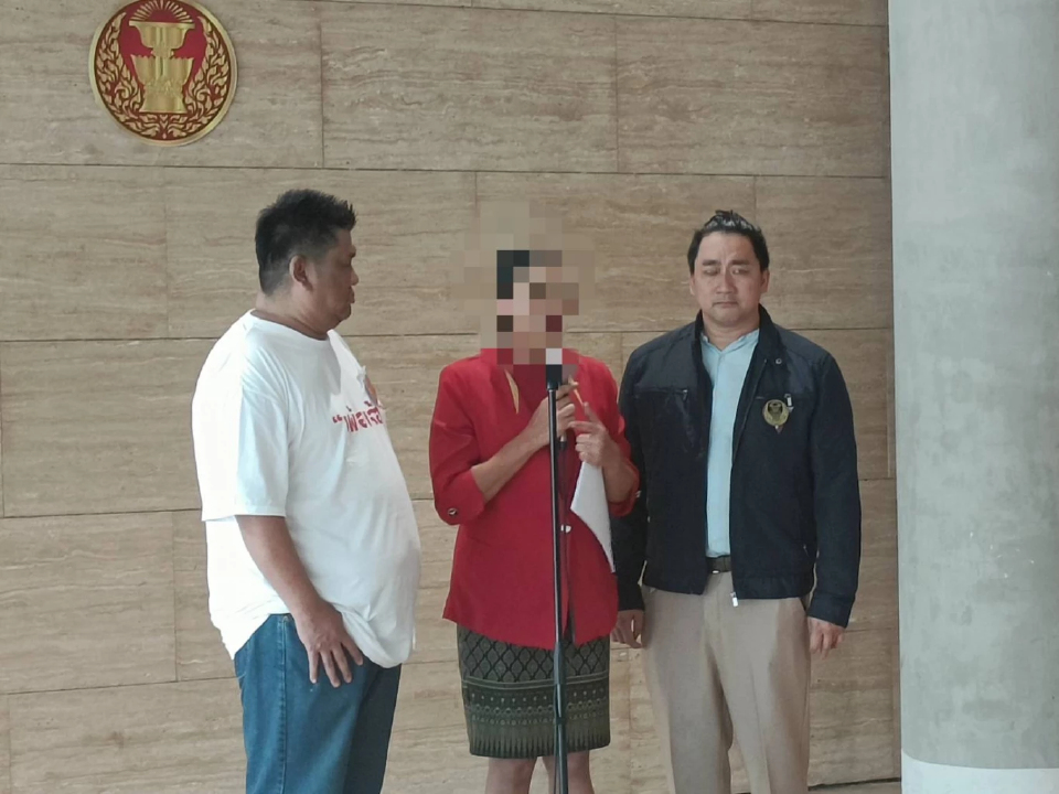 'ปชป.' ร้องสภาฯ สอบ ผช.สส.จันทบุรี ก้าวไกล บีบ 'ผอ.รร.' ออกใบอนุโมทนาบัตรลวง