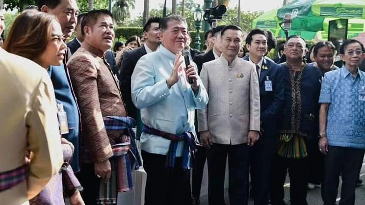 ‘ภูมิธรรม’งงถามใครอยู่ชั้น14 หลัง ‘ก้าวไกล’ขอช่วยดันร่างนิรโทษกรรม