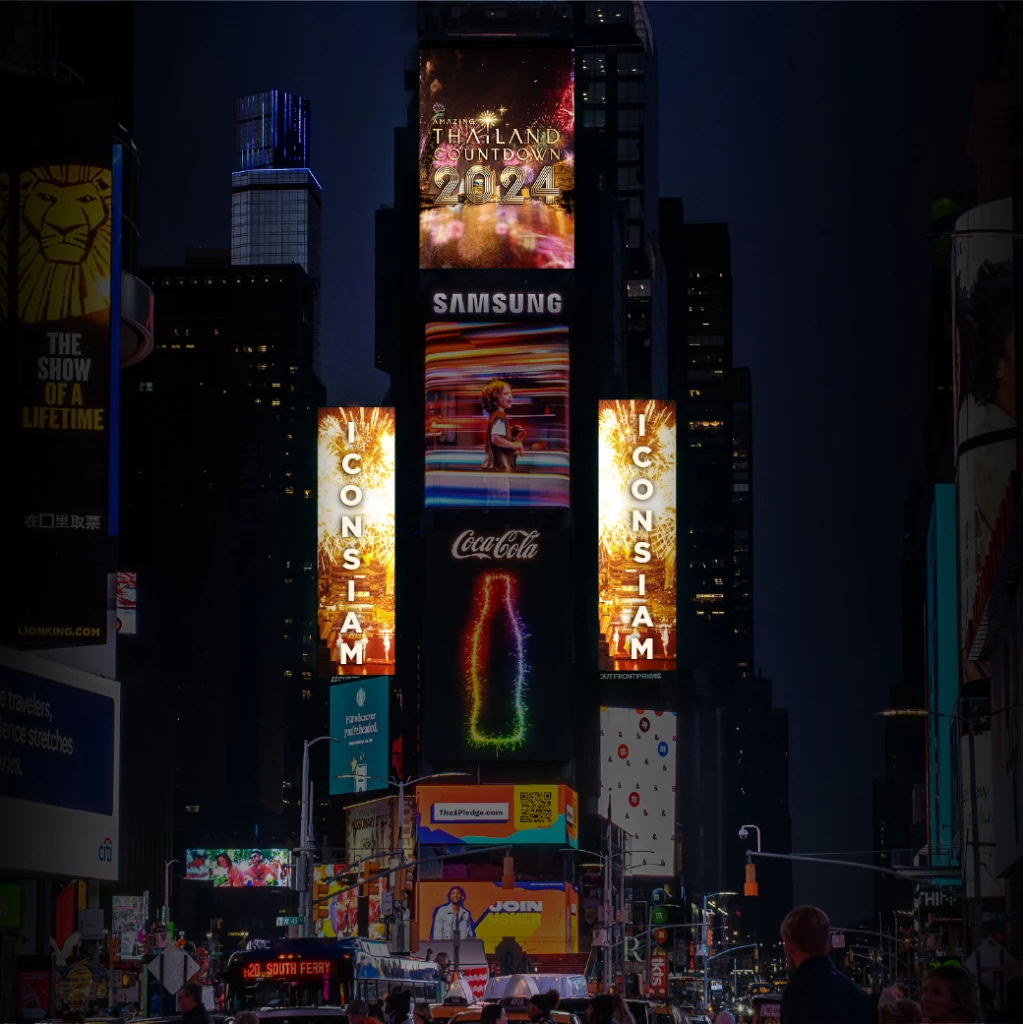 กระหึ่ม ‘ไอคอนสยาม' นำภาพเฉลิมฉลองในไทย ขึ้นไทม์สแควร์ โชว์คนทั่วโลก