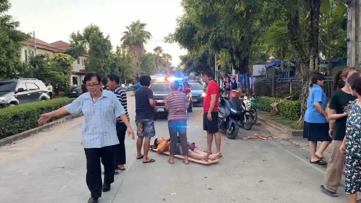 เมาแล้วขับ ซิ่งกระบะปาดหน้าเก๋ง พุ่งชนนักปั่นจักรยาน ดับคาที่ 1 สาหัสอีก 1