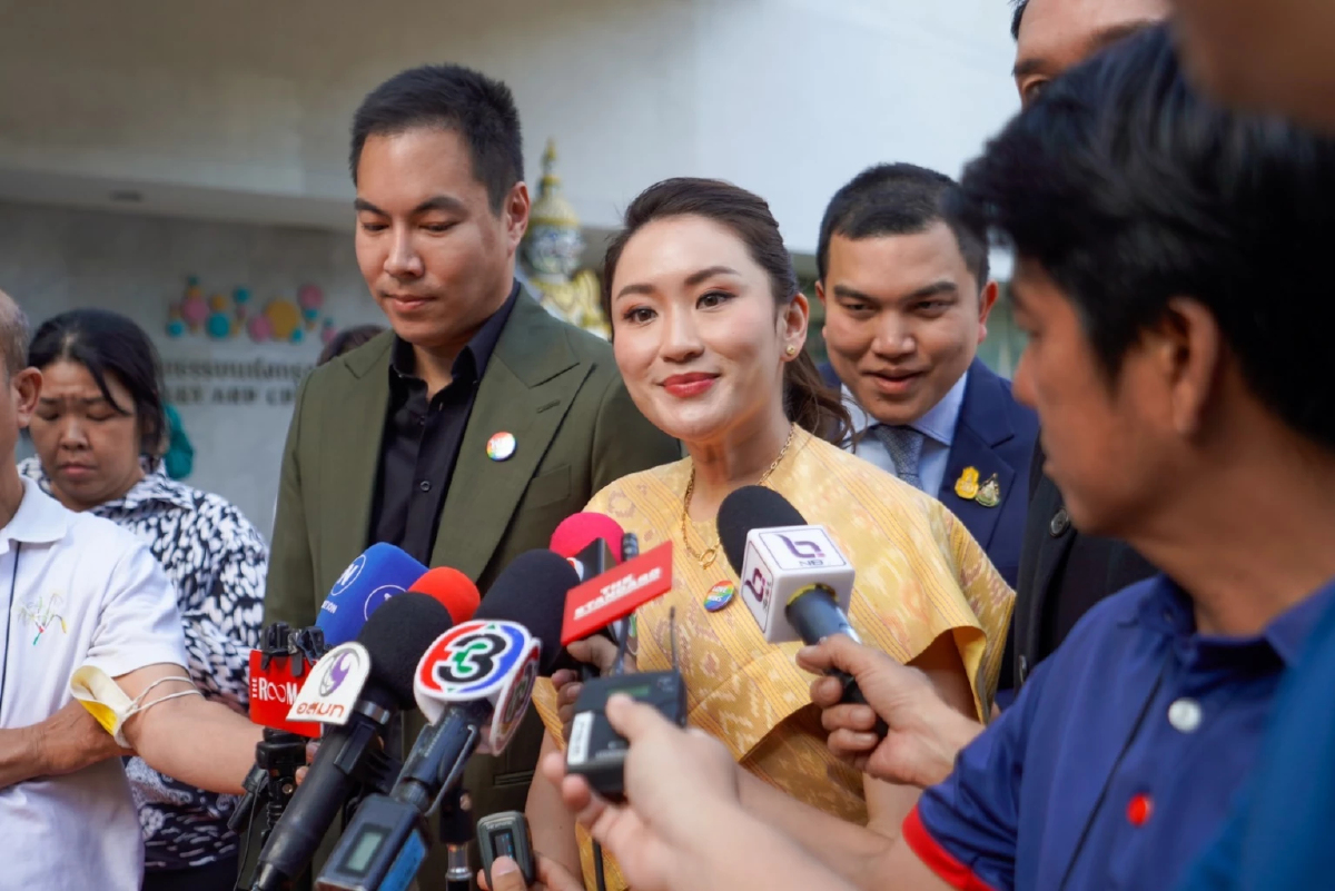 'อุ๊งอิ๊ง' ย้ำได้แต่ให้กำลังใจ - ไม่ขอชี้แจงสังคมกดดันปม 'ทักษิณ'