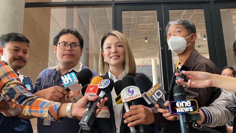 'มาดามเดียร์' ยุติบทบาท ร่วมงานกก.บห.ชุดใหม่ปชป. รอดูทิศทางตัดสินใจลาออก