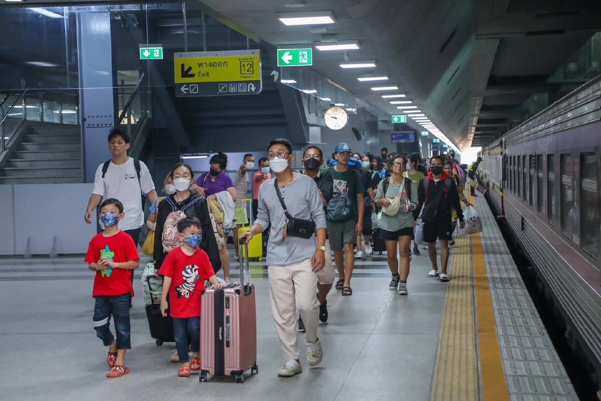 'สุรพงษ์' สั่งเจรจาเอกชนเพิ่มเวลาเปิดรถไฟฟ้า รับดีมานด์เที่ยวปีใหม่