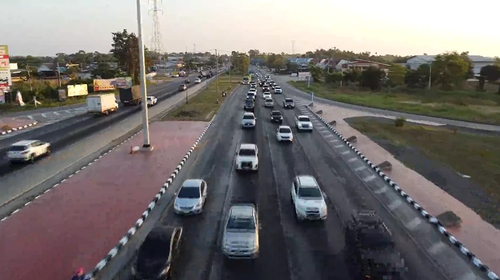 พิจิตร เส้นทางสู่ภาคเหนือ ท่องเที่ยว-กลับบ้านปีใหม่ รถกว่า 3 หมื่นคัน จราจรติดขัด