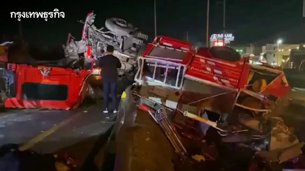 คลิปอุบัติเหตุ 'รถดับเพลิง' เหินฝาท่อเสียหลักพลิกคว่ำลงคูน้ำกลางถนน