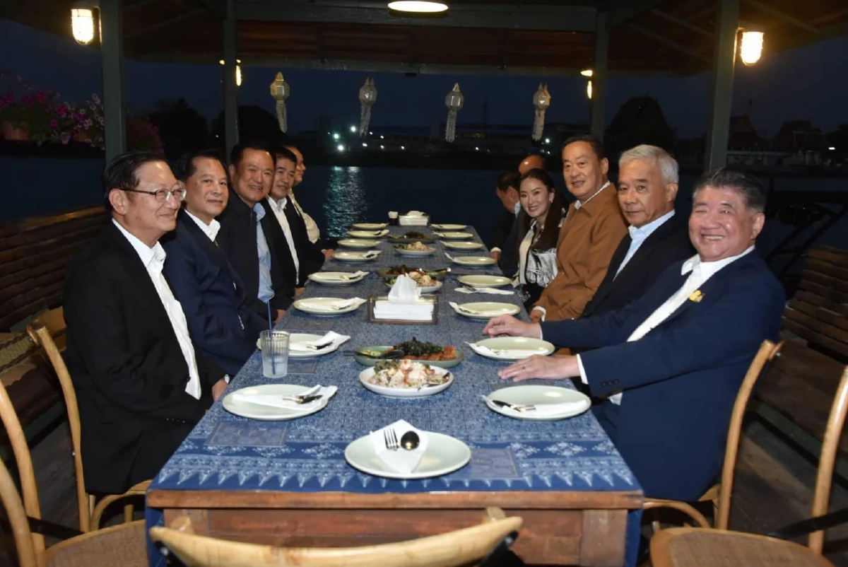 ชื่นมื่น 'พรรคร่วมรัฐบาล' ดินเนอร์ร้านบ้านตานิด- 'ภูมิใจไทย'เจ้าภาพ