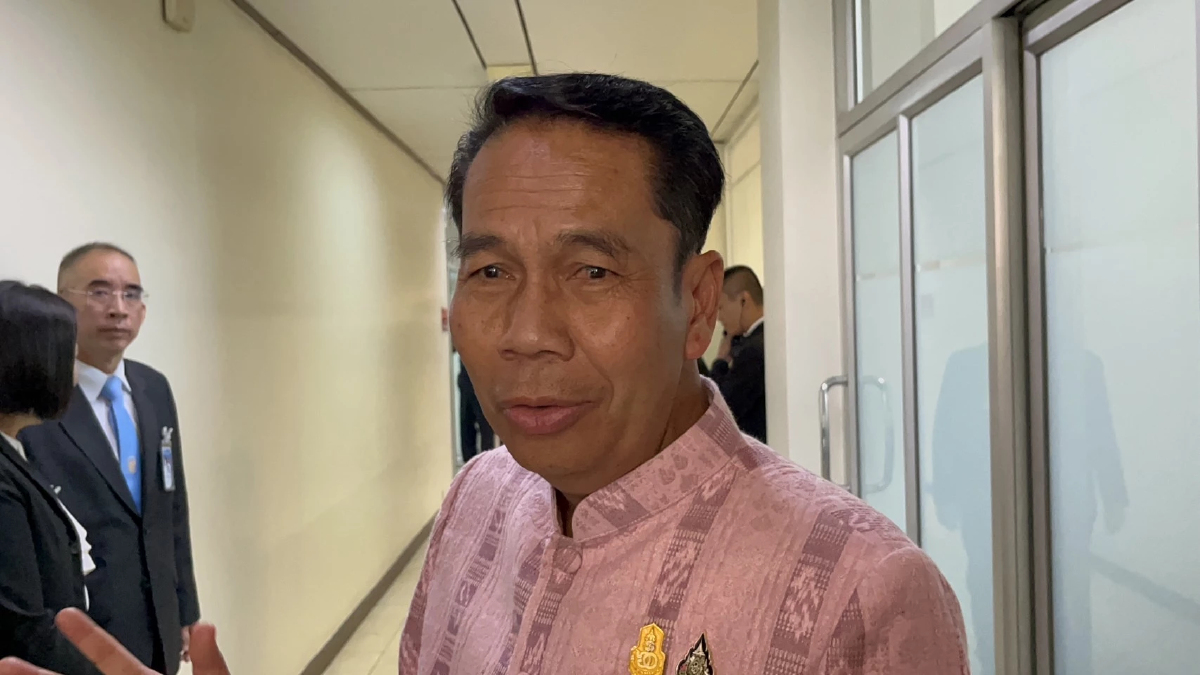 บิ๊กทิน เว่าอีสานอวยพรวันเด็ก ปัดเปิดค่ายโชว์รถถัง ปืน ส่งเสริมความรุนแรง