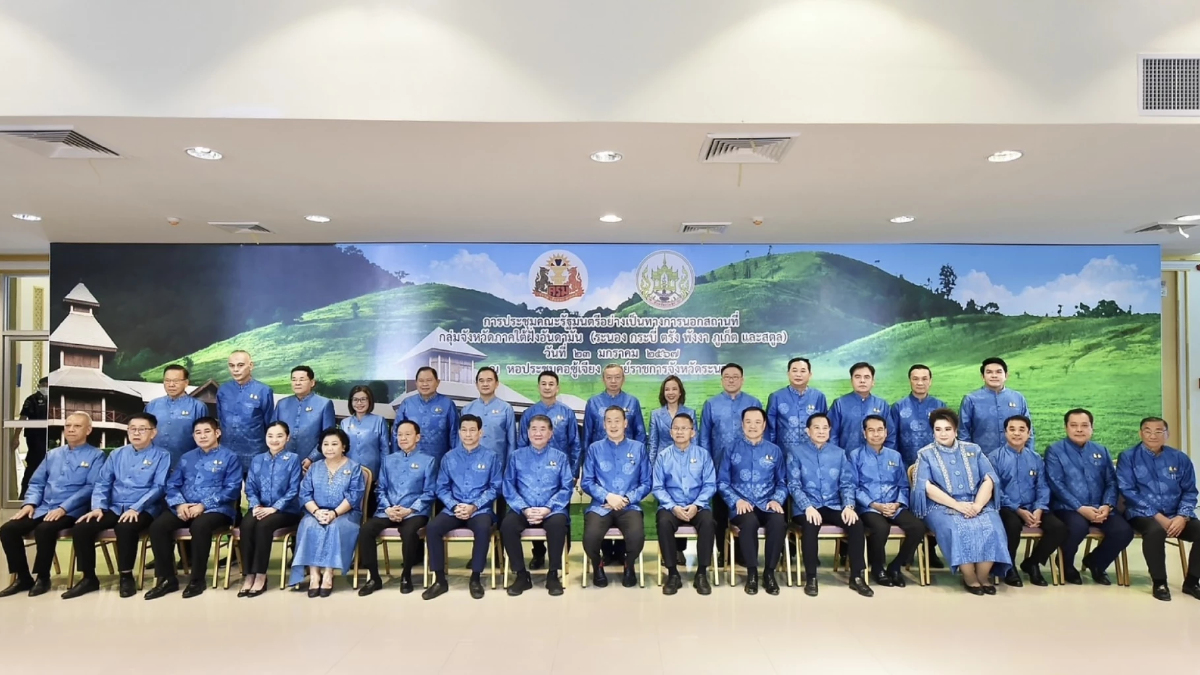 ‘เศรษฐา’ นำถก ครม.สัญจรระนอง สวมเสื้อลายพื้นถิ่น ได้เข็มกลัดปูเป็นที่ระลึก