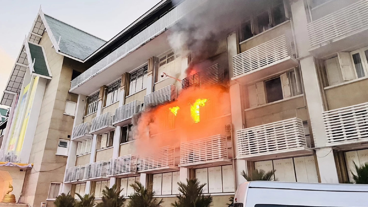 อัปเดต! ไฟไหม้ กระทรวงเกษตรฯ ล่าสุดเพลิงสงบแล้ว คาดไฟฟ้าลัดวงจร