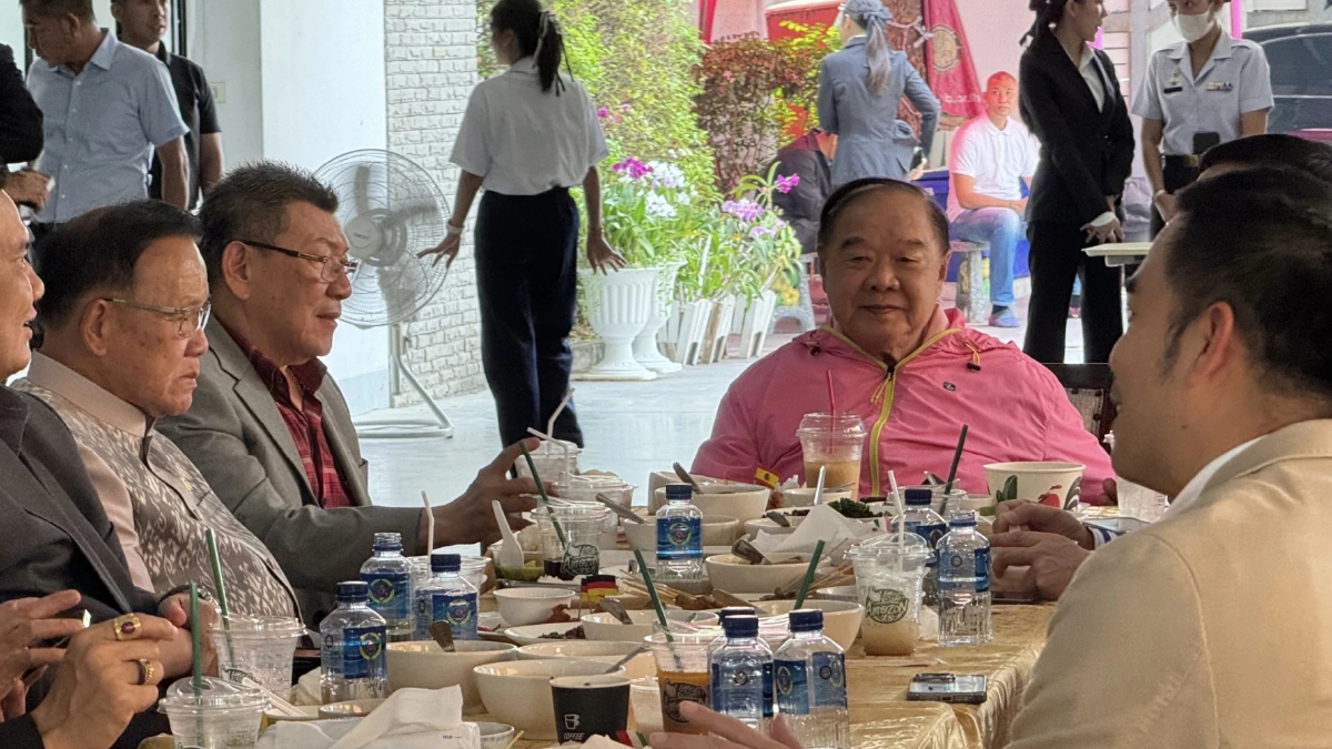‘ประวิตร’ นัด ลูกพรรคพปชร. ร่วมวงมื้อเที่ยง ก่อนลงพื้นที่หนองคาย 3มี.ค.นี้