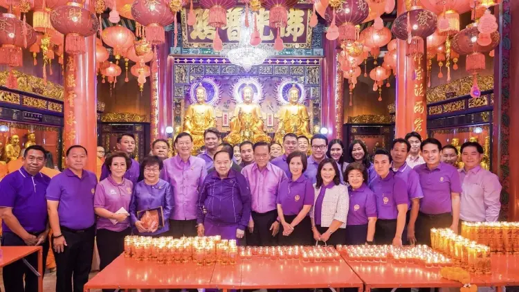 ‘ประวิตร’ นำ ‘พปชร.’ ใส่ม่วง ถวายกำลังใจ ‘กรมสมเด็จพระเทพฯ’ ลั่น ปกป้องสถาบัน