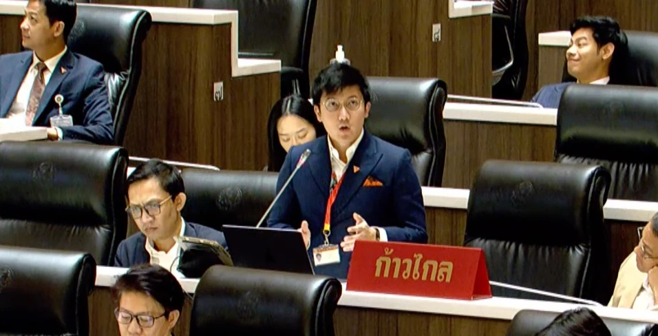 'ก้าวไกล' จี้ 'รบ.' เลิกตบตาปชช. หลังบอก ปันที่ดินกองทัพให้ แต่กลายเป็นเช่า