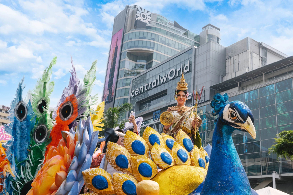 เปิดภาพสงกรานต์ 'เซ็นทรัลเวิลด์' ยิ่งใหญ่ระดับจักรวาล นักท่องเที่ยวทะลัก