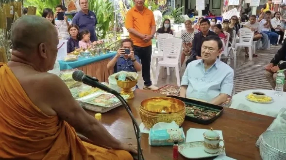 ‘ทักษิณ’ เข้าวัด สนทนาธรรม ’พระพยอม‘ ห่วง คนรุ่นใหม่สายมู ชี้ ไม่ได้สติปัญญา