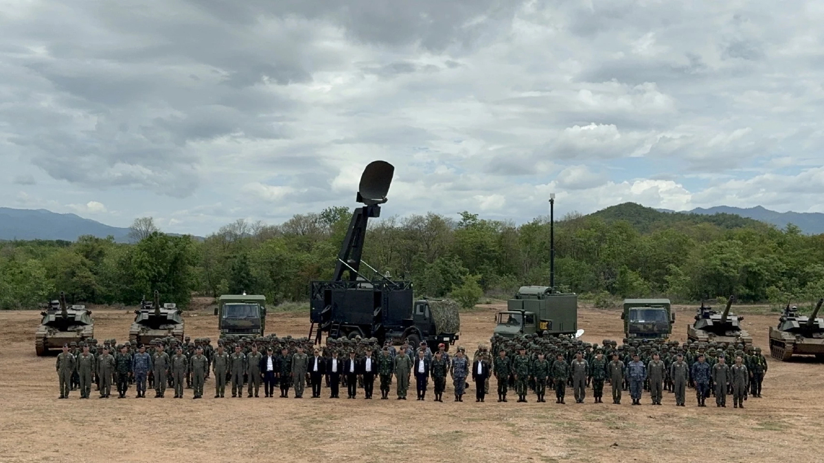 'สุทิน'ให้ 10 เต็ม 'ทบ.- ทอ.' โชว์ซ้อมรบเสมือนจริง