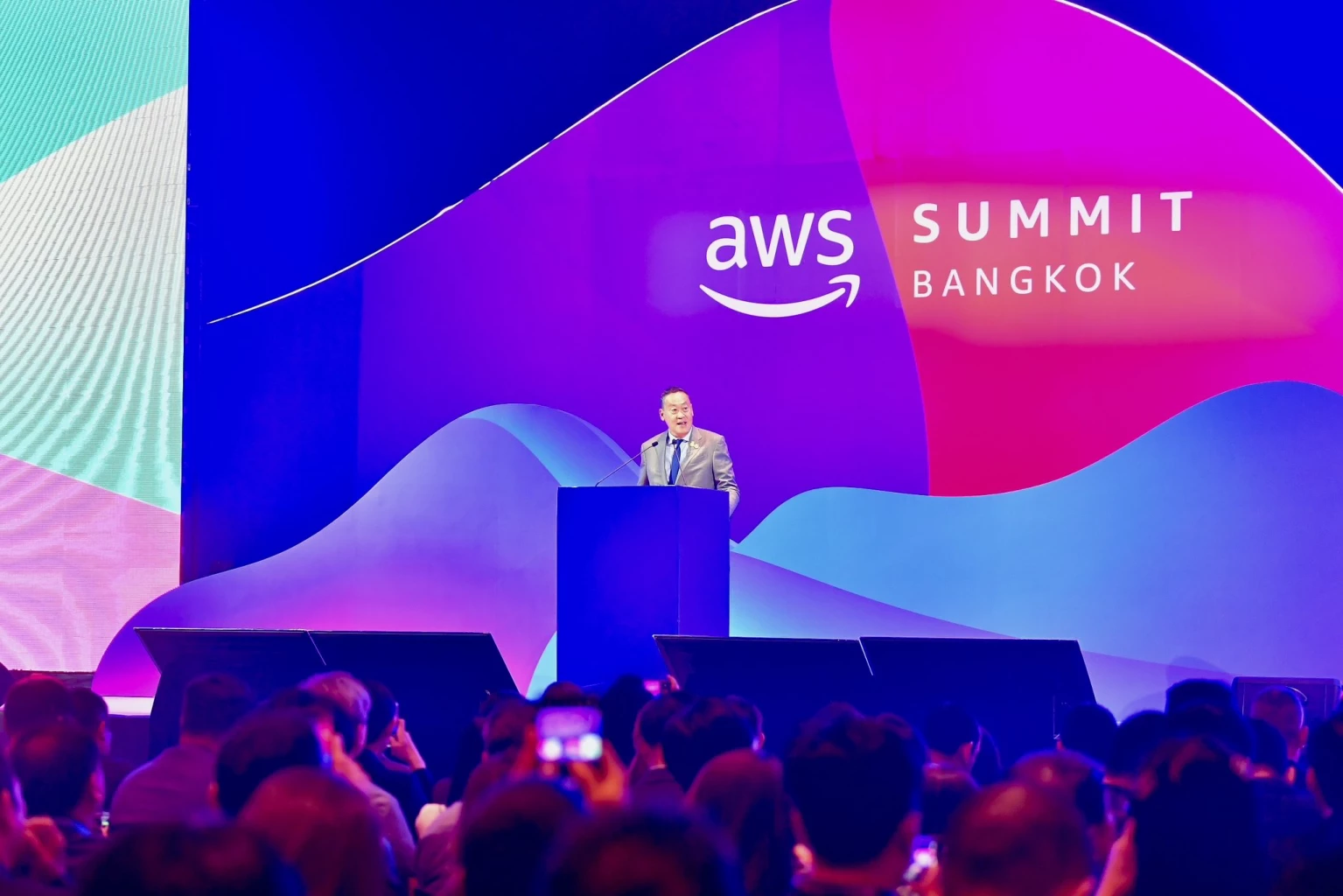 เศรษฐา เป ดงาน Aws Summit ปล มแผนสร างดาต าเซนเตอร ในไทย 1 9 แสนล าน