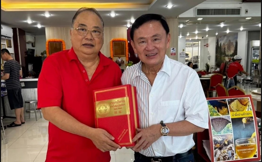 'ทักษิณ' โผล่ทานห่านพะโล้ ร้านฉั่วคิมเฮง