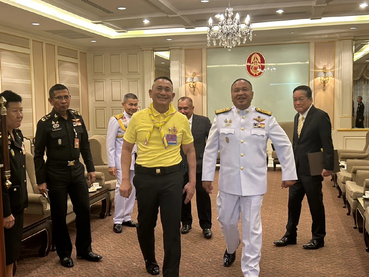 'บิ๊กเกรียง' สักการะ ร.5 ของานราบรื่น เล็งควง 'อนุทิน-เพิ่มพูล-ผบ.ทบ.'ลงใต้