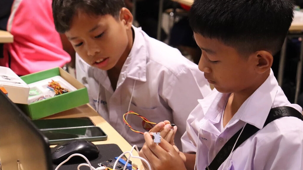 "Coding Bootcamp & Roadshow" รุกติวเข้มทักษะโค้ดดิ้งนักเรียน – ครู