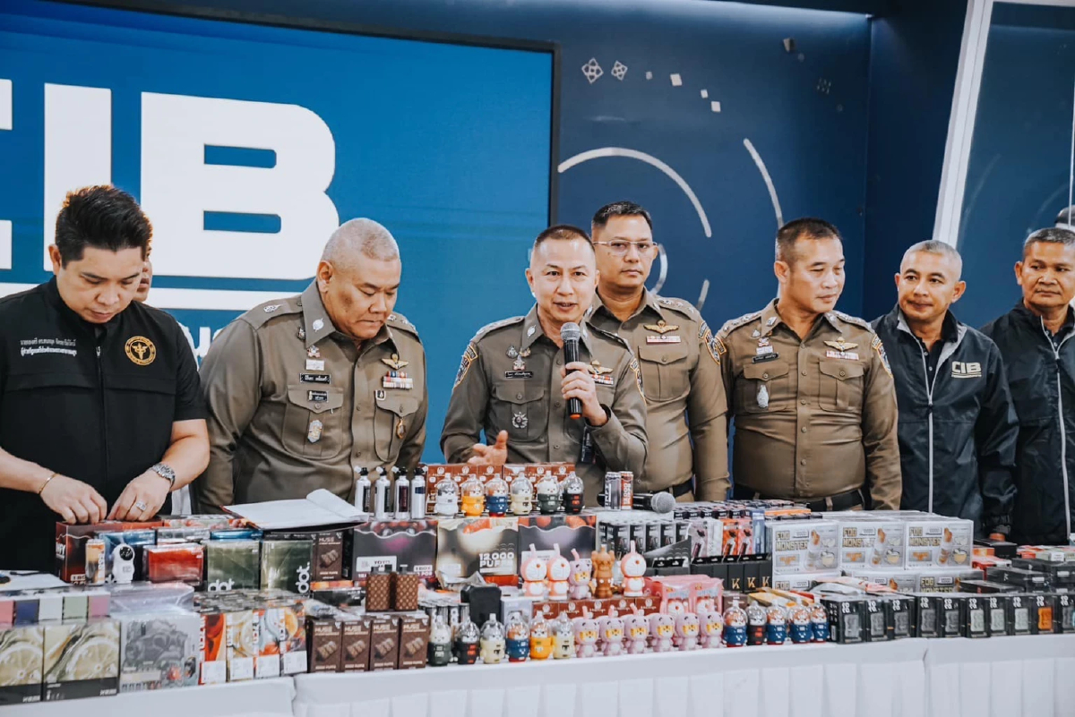 บุกทลายโกดัง บุหรี่ไฟฟ้า รวบเจ้าพ่อค้าส่งรายใหญ่ ยึดของกลางรวมมูลค่า 10 ล้าน