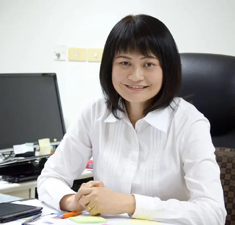 รศ.ดร.รุ่งรัตน์ ชัยสำเร็จ | สำนักธรรมศาสตร์และการเมือง สำนักงานราชบัณฑิตยสภา