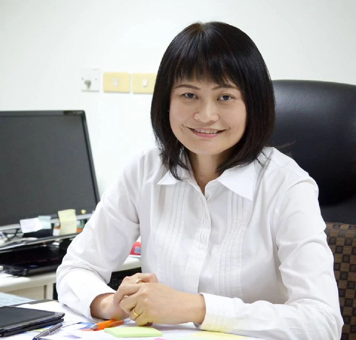 รศ.ดร.รุ่งรัตน์ ชัยสำเร็จ | สำนักธรรมศาสตร์และการเมือง สำนักงานราชบัณฑิตยสภา
