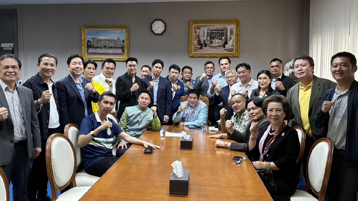 ‘สันติ’ เหยียบเรือสองแคม ตัวอยู่ ‘ลุงป้อม’ ส่งเมีย-สส.เพชรบูรณ์ หา ’ธรรมนัส‘
