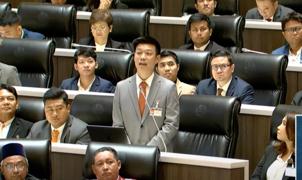 'ฝ่ายค้าน' ใช้เวทีสภาฯ ย้ำจุดยืนไม่เห็นชอบ 'แพทองธาร' ดอดวิพากษ์ศาลรธน.