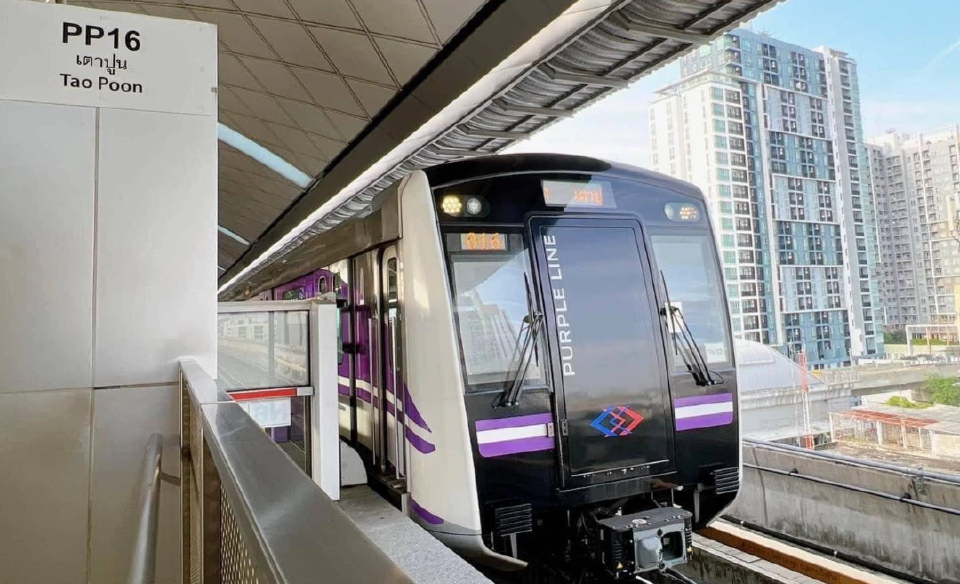 รถไฟฟ้าสายสีม่วง ผู้โดยสารพุ่ง 8.7 หมื่นคน ก่อนหยุดวันแม่แห่งชาติ