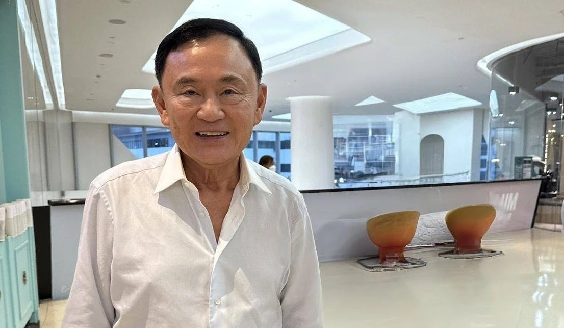 'ทักษิณ' เสริมหล่อ จ่อร่วมยินดี 'อุ๊งอิ๊ง' ทำพิธีรับสนองโปรดเกล้าฯนายกฯ