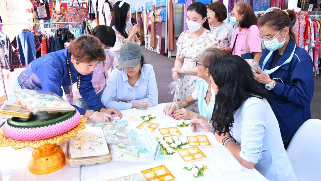 ชวนเที่ยวงาน “แพรพัสตรา บรมราชินีนาถ”