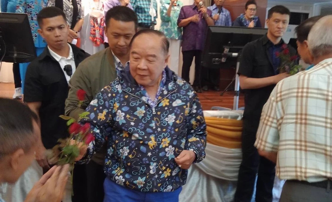 'บิ๊กป้อม' ออกรอบตีกอล์ฟพบเพื่อน 'รุ่นฝนแรก' ฉลองงานวันเกิดล่วงหน้า