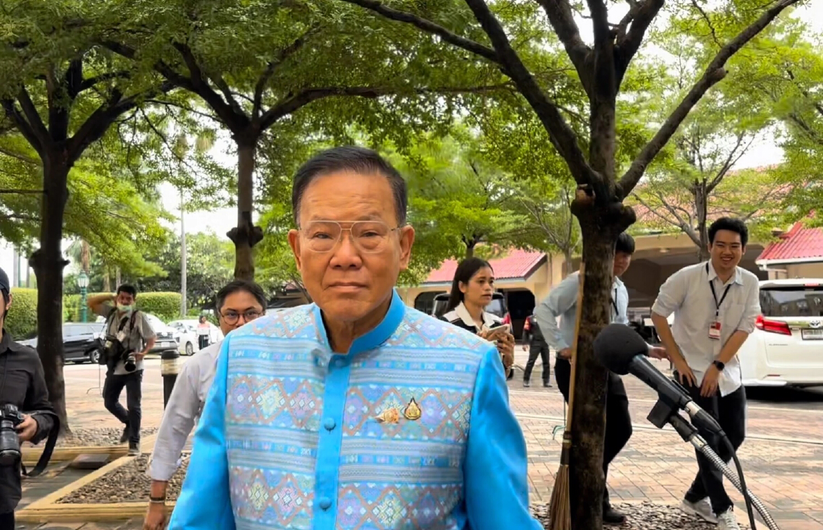 'สันติ' ชิ่งตอบ ขาดคุณสมบัตินั่ง รมต. เหตุ ม.รามคำแหง ไล่ออก ปี 2542