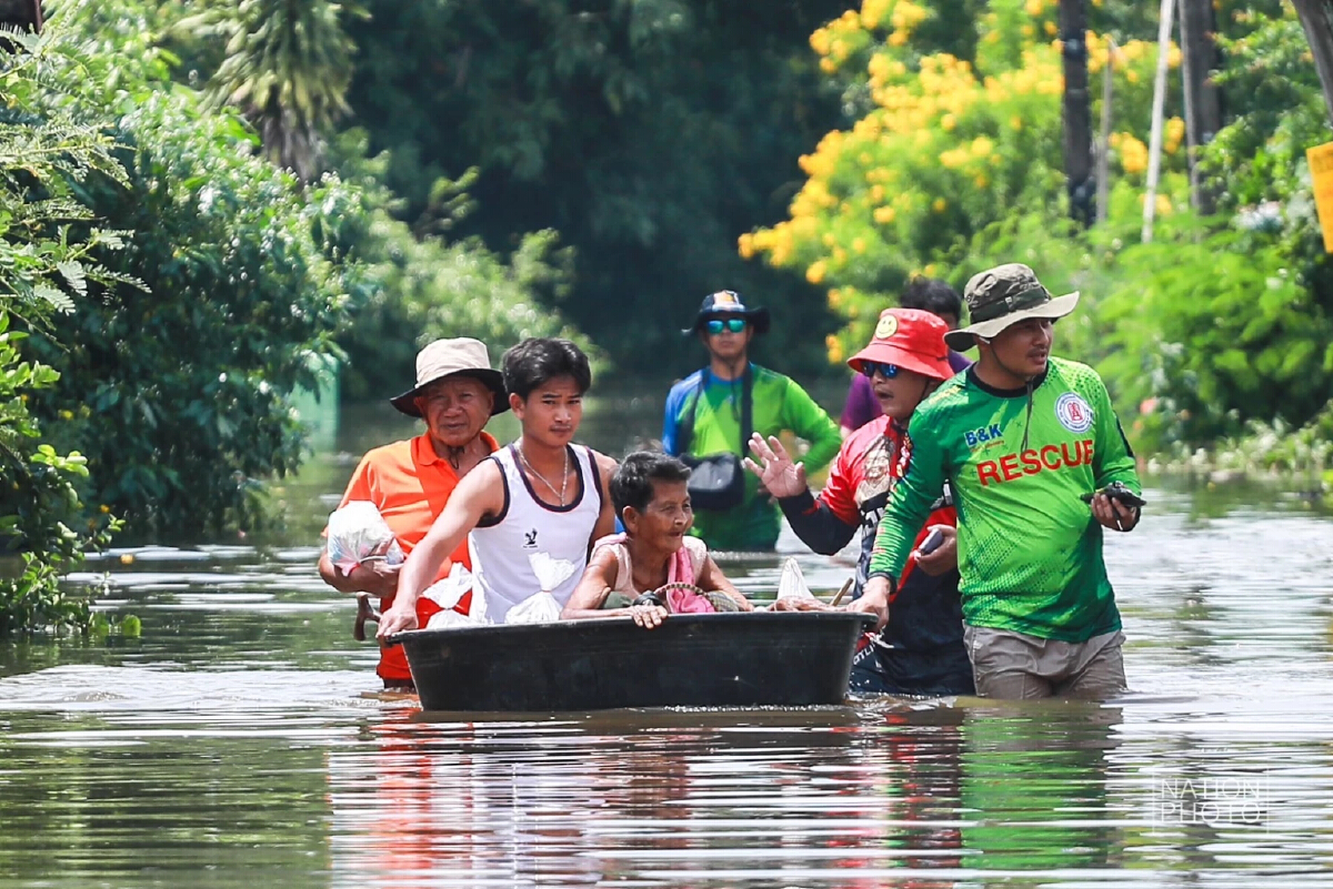 อ่วม! น้ำท่วม หนองคาย 'บ้านน้ำโมง' อ.ท่าบ่อ วันเดียวน้ำท่วมสูงถึงอก