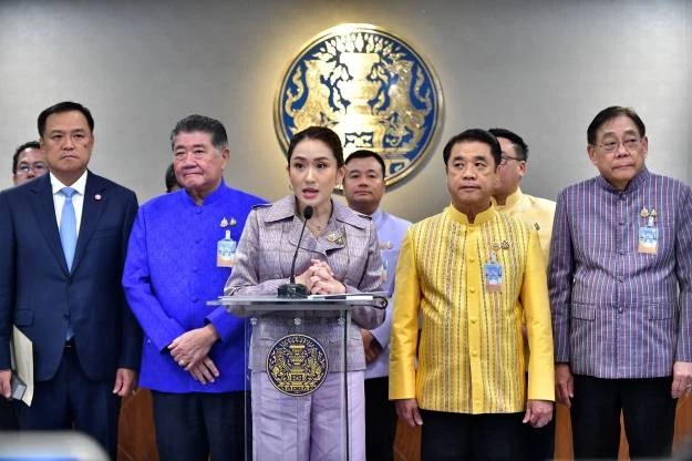 ‘แพทองธาร’ ตีกลับแต่งตั้งข้าราชการ สั่งห้ามเสนอเป็นวาระจร