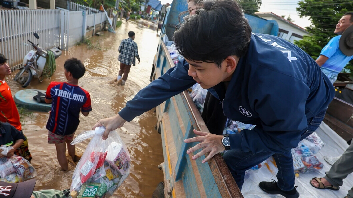 'แจกเงิน' ทุนการศึกษา 15,000 ช่วยนักศึกษาได้รับผลกระทบ 'น้ำท่วม' ทั่วประเทศ