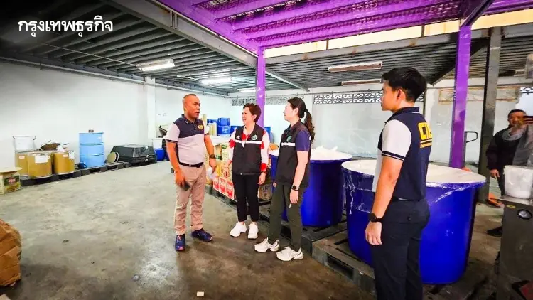 ทลายโรงงานผลิต เครื่องสำอางเถื่อน ยึดครีมกวน สเปรย์ฉีดให้อึด กว่าหมื่นชิ้น