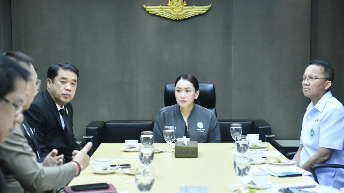 ‘แพทองธาร’ ถก ล้อมคอก ‘รถบัสไฟไหม้’ แก้ต้นเหตุ ชี้ ทัศนศึกษาไม่ได้ทำร้ายเด็ก