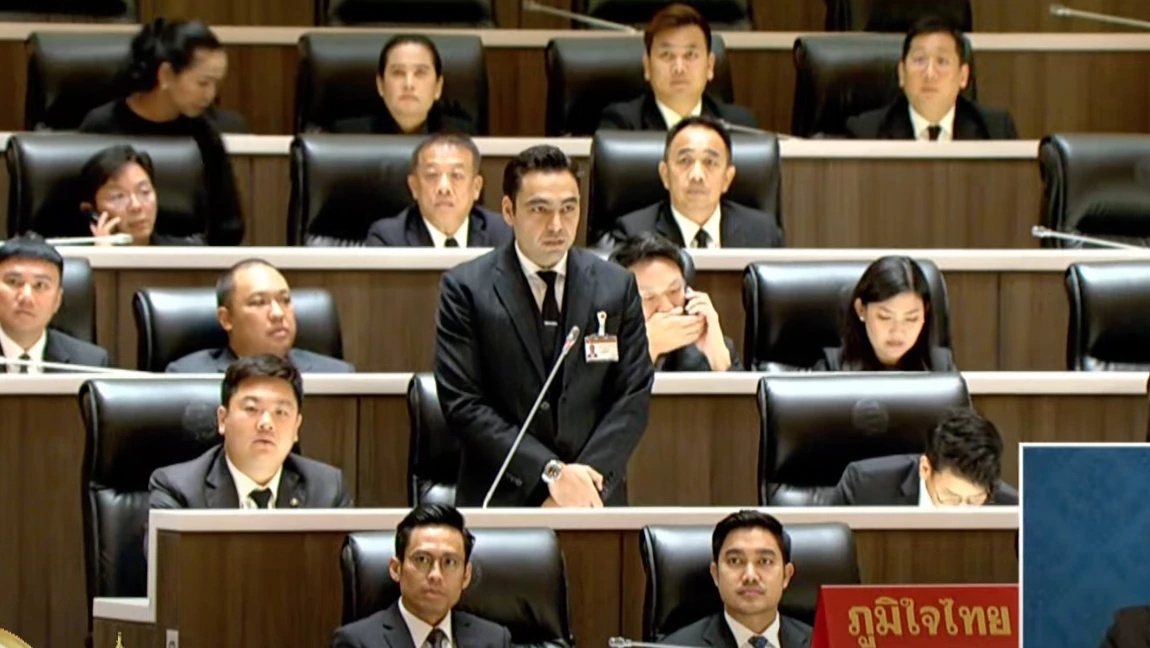 'เจเศรษฐ์' สะอื้นกลางสภาฯ ถกญัตติด่วนแก้ปม 'รถบัสไฟไหม้' ค้านเลิกทัศนศึกษา